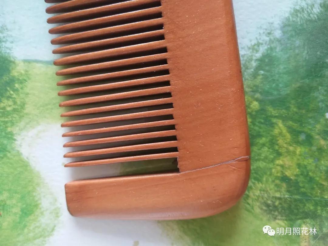 一把桃木梳子小说,一把桃木梳子