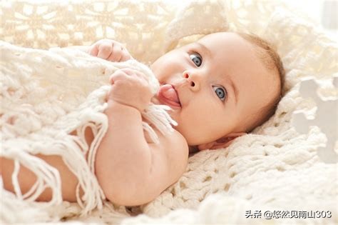 婴儿用尿不湿好还是尿布好,新生儿第一个月用尿不湿还是尿布