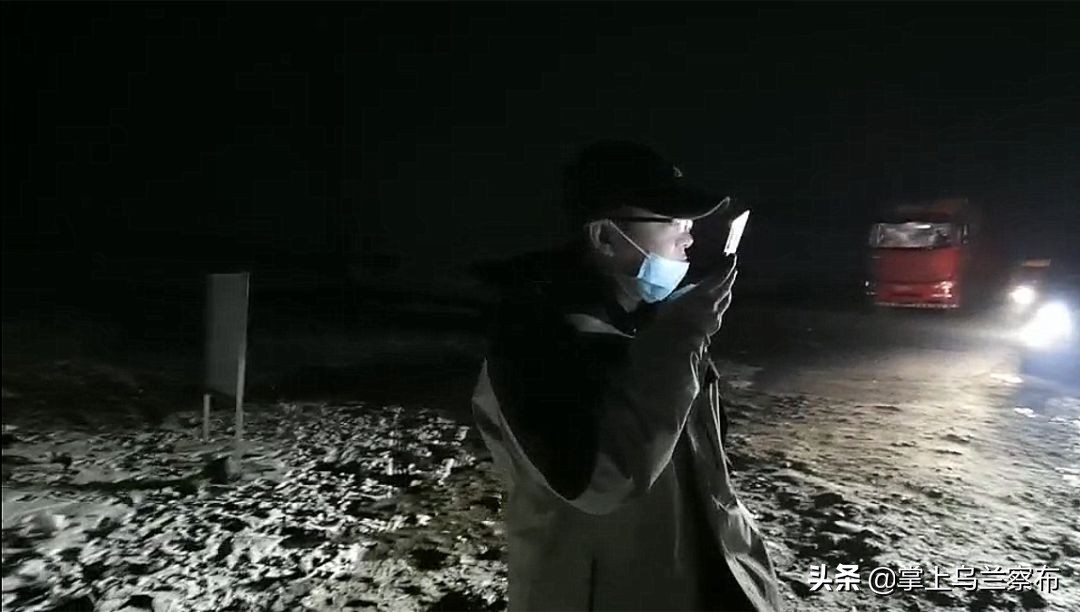 内蒙古通信行业突击小分队雪原急驰10小时帮助学生解决信号问题