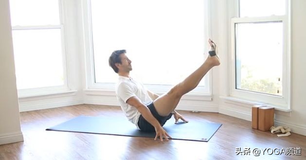 “公狗腰”out了,现在流行的是“鲨鱼线”▷每日一练