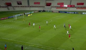 国足出线欢呼的场面,国足出线球迷落泪