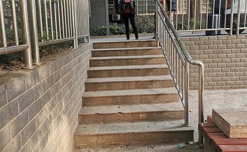 面对危险如何教孩子保护自己,遇到危险父母的正确做法