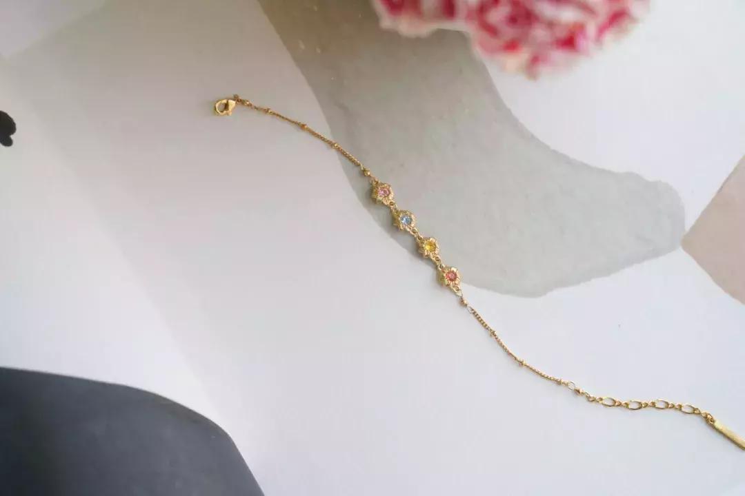 这5种首饰简单时尚减龄不贵,比较百搭的首饰