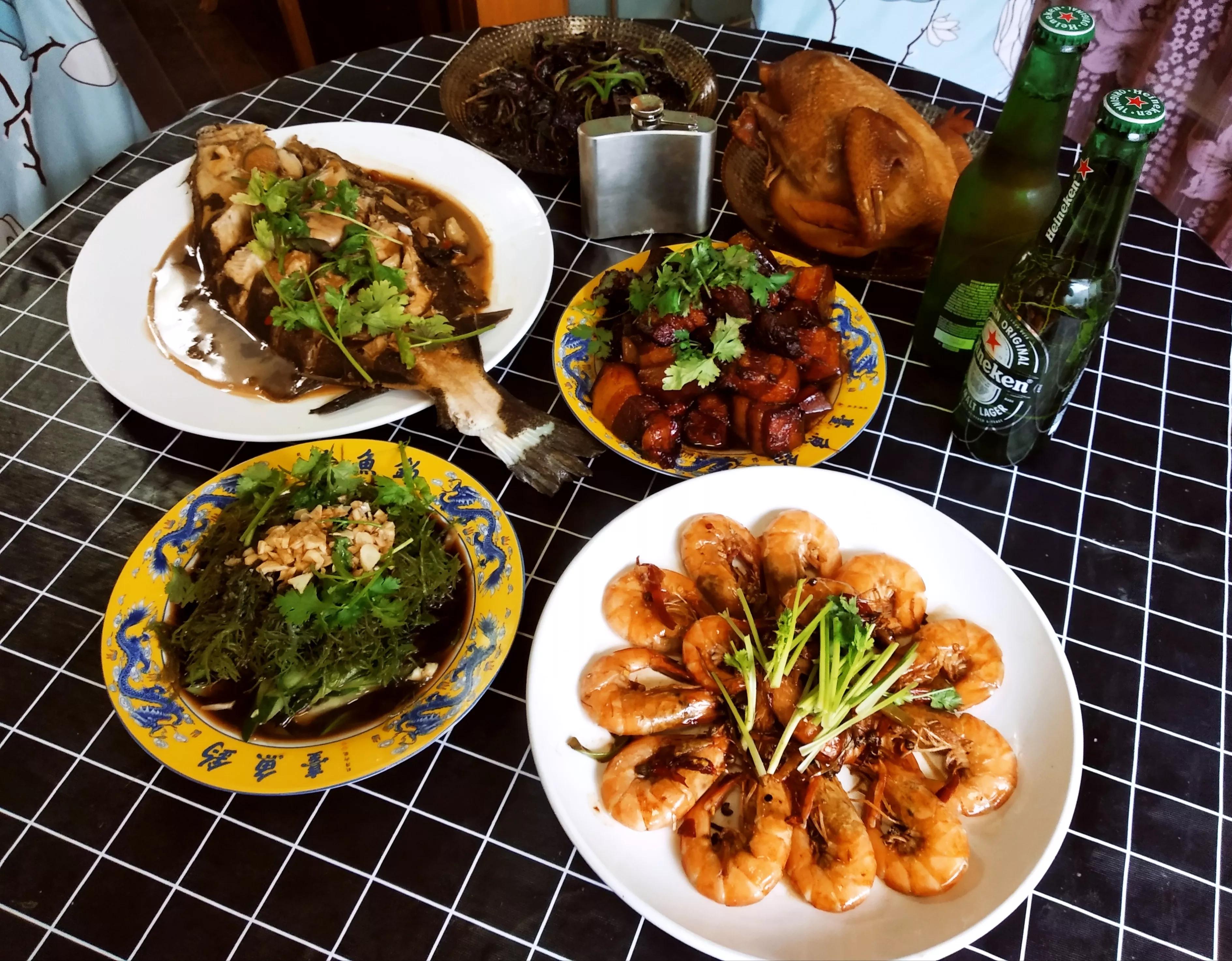 四川和贵州谁排在前面,四川和贵州哪个才是白酒界一哥呢