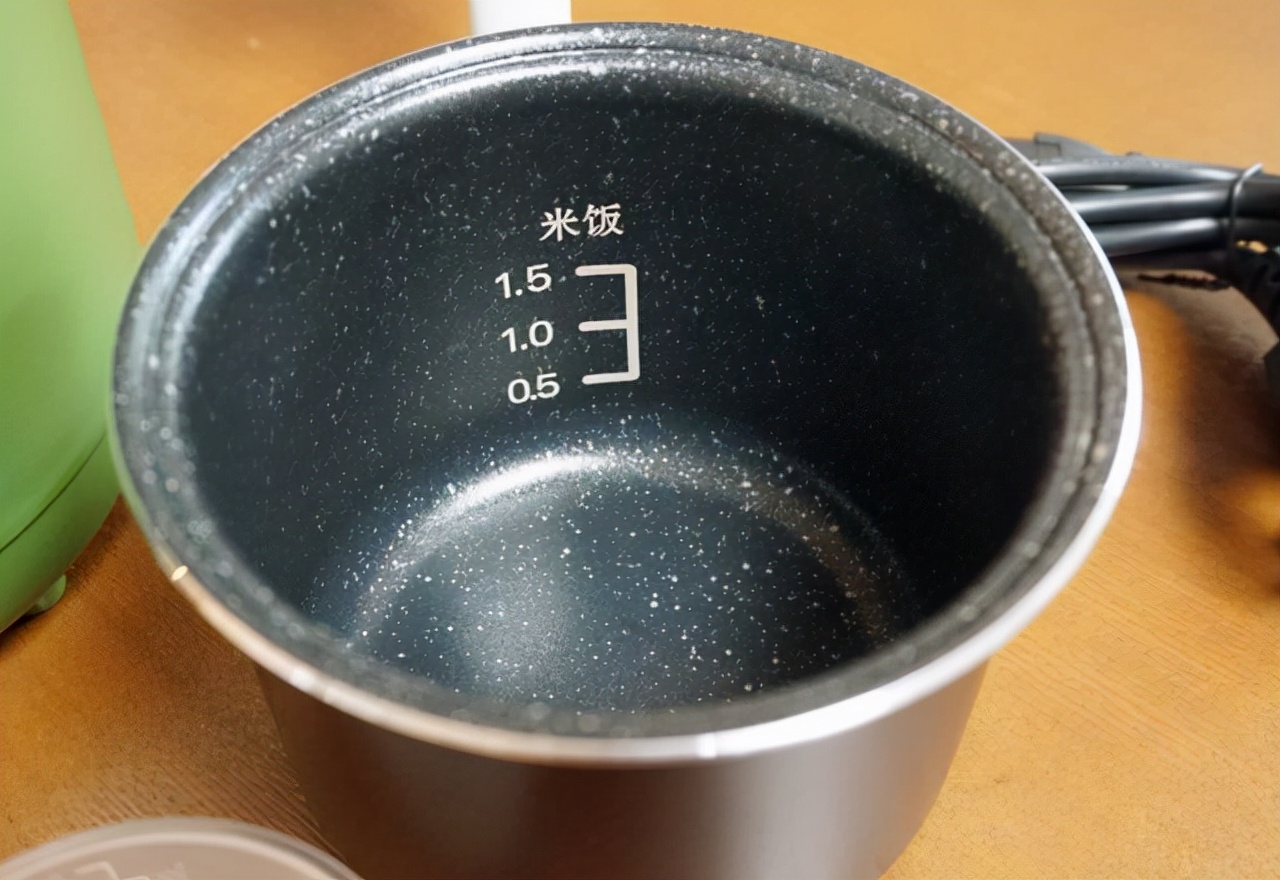 不粘锅涂层是否有毒如何鉴别,有不粘锅涂层的锅有毒吗