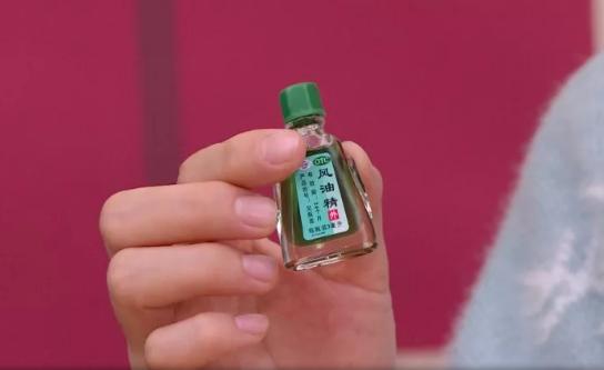 皮鞋上的划痕用风油精怎么处理,漆皮皮鞋有黑印怎么处理