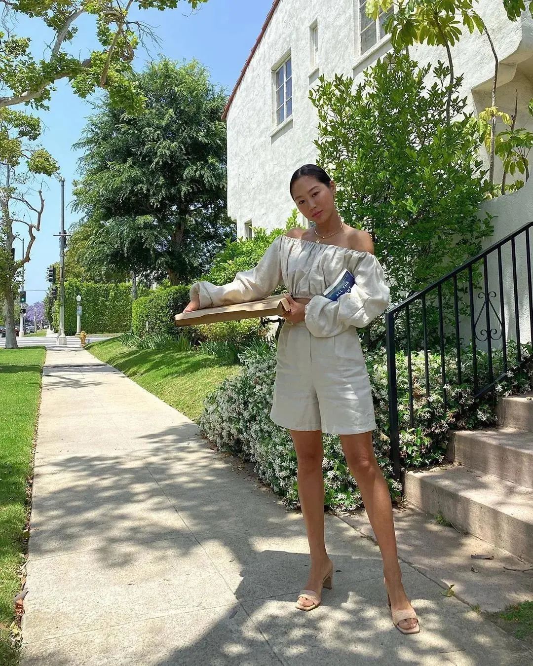 肤色穿什么颜色显黑,穿亮色显土是什么原因