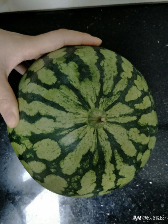 西瓜原来是这样切的,吃了很多年西瓜