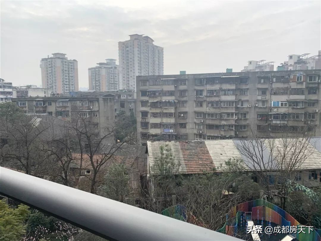 成都高价地接踵入市,一环高密小盘,均2.7万/平,买还是不买?