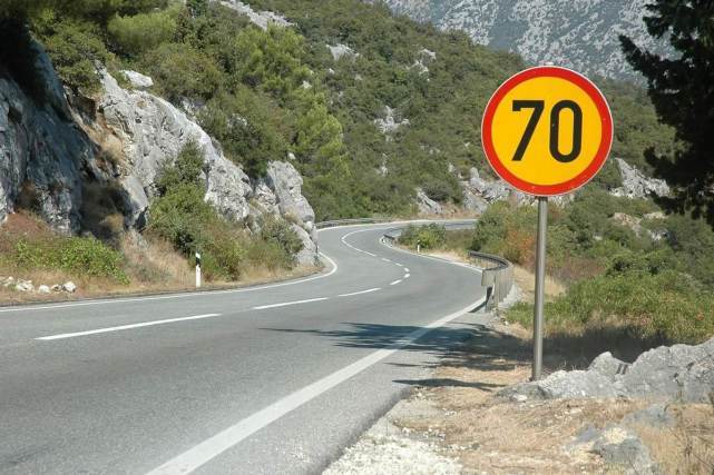 高速限速新规违章怎么处理,高速没有明确限速标志路段被罚款