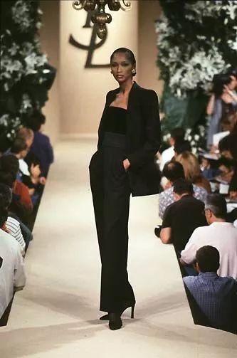 那个卖口红的YSL，教会女孩不色情的穿黑*袜丝**