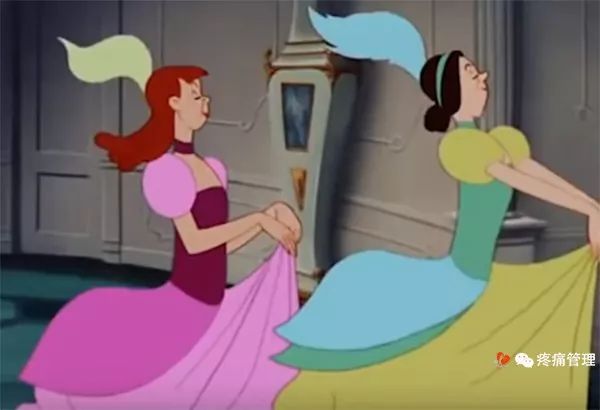 走路屁股扭来扭去是种病，还会导致腰痛、脚痛