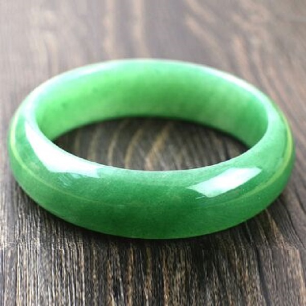 在国外购买翡翠真的靠谱吗,旅游买的翡翠是真是假