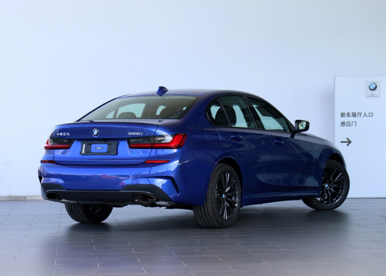 华晨宝马320/330，售价为29.39-31.89万元，满足大多数人喜好