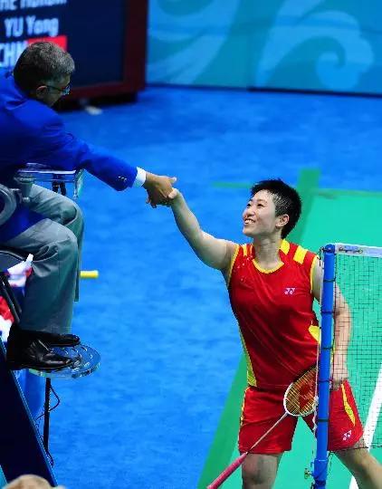 羽毛球场上的基本礼仪,打羽毛球如何掌控全场