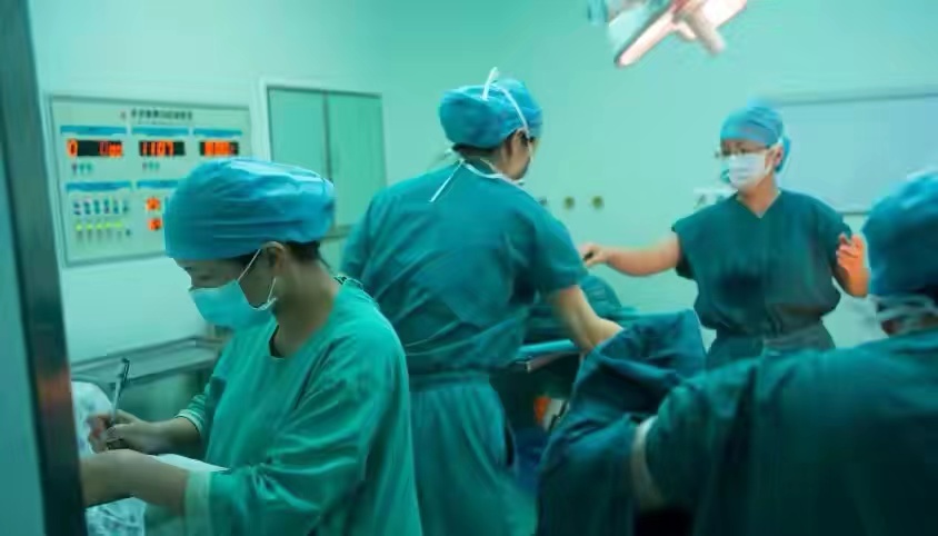 产房护士怒怼家属,产房引产护士说真话