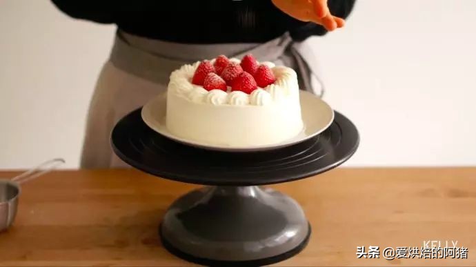 邱莹莹同款草莓奶油蛋糕，基础戚风胚，徒手脱模剖片及抹面挤花