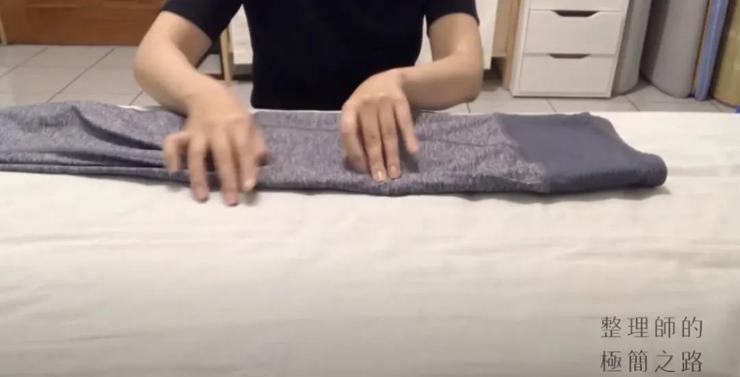 收纳师教你折衣服,折厚衣服的收纳方法