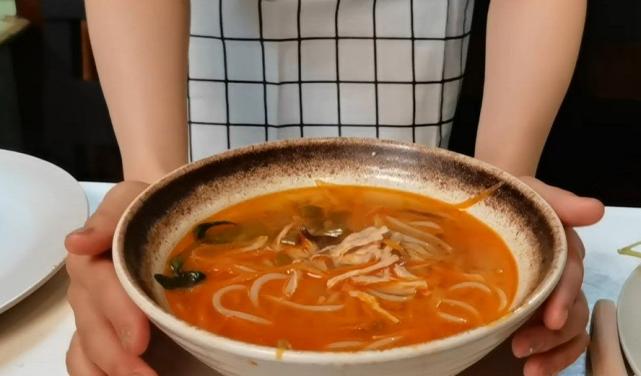 关晓彤螺蛳粉正宗做法,关晓彤蔬菜三明治用的什么生菜