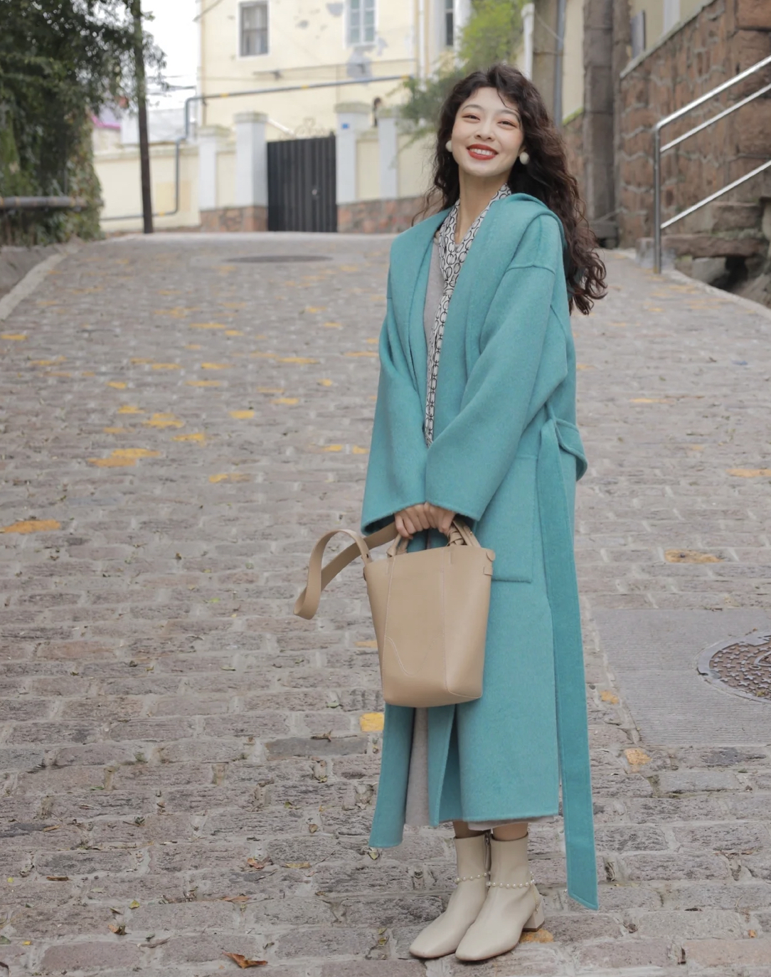 羊绒大衣怎样穿才好看,羊绒大衣的各种穿搭