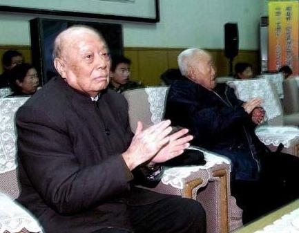 警卫团团长张耀祠:保卫主席43年,主席:比子女都周到