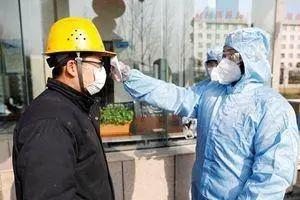 日本墓碑断货，新娘没婚纱穿，谁在为断供的“中国制造”买单？