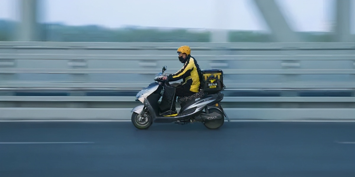 美团配送员携14台全新iPhone跑了外包模式或是问题根本