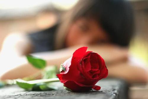 男人为什么都喜欢撩已婚女人,为什么男人喜欢和别的女人聊暧昧