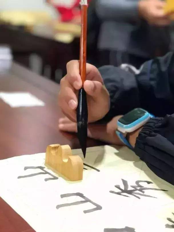 硬笔书法入门先学什么字体,一年级硬笔书法练什么字体