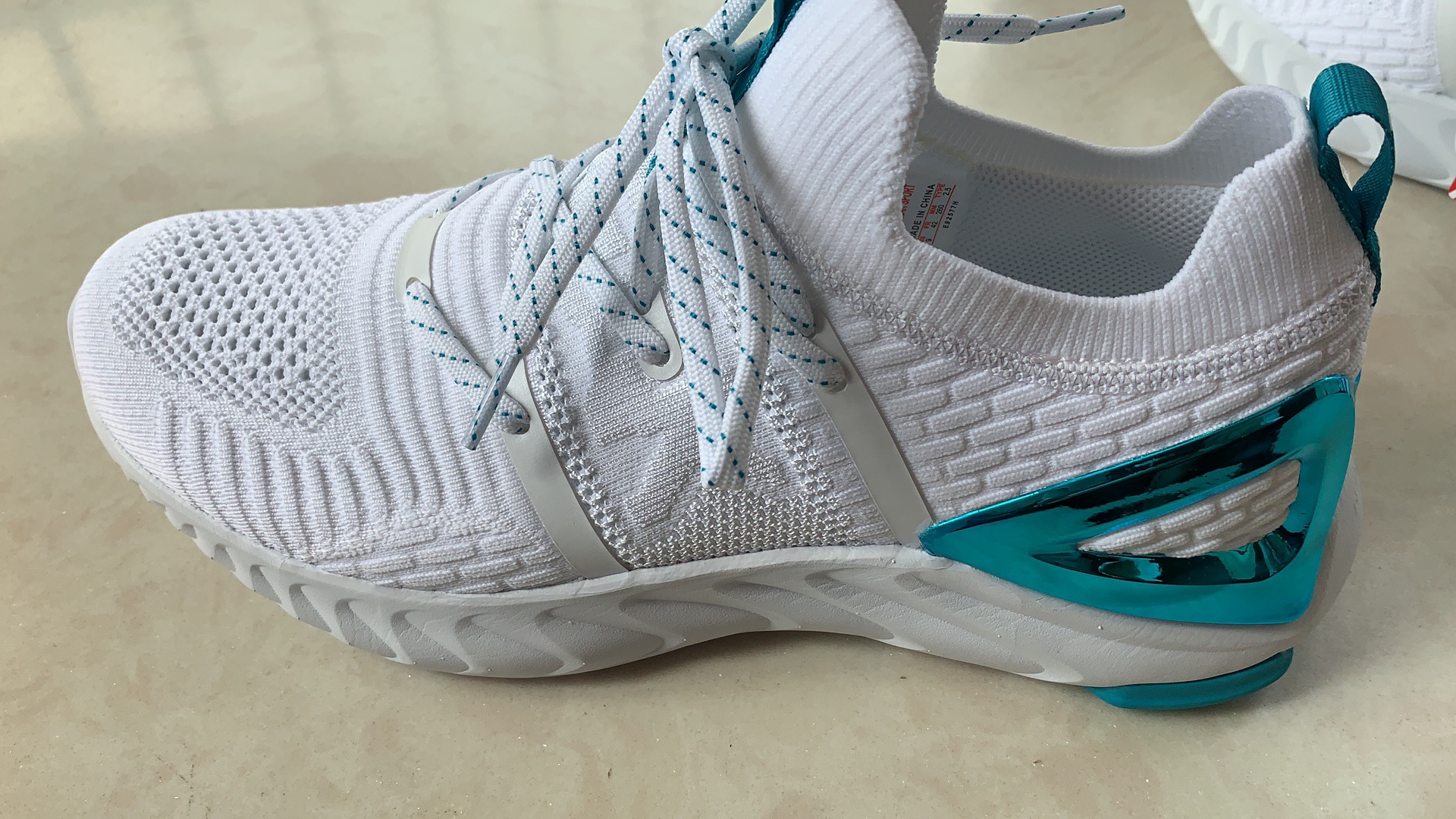 匹克态极跑鞋3.0对比4.0,匹克态极1.0跑鞋测评