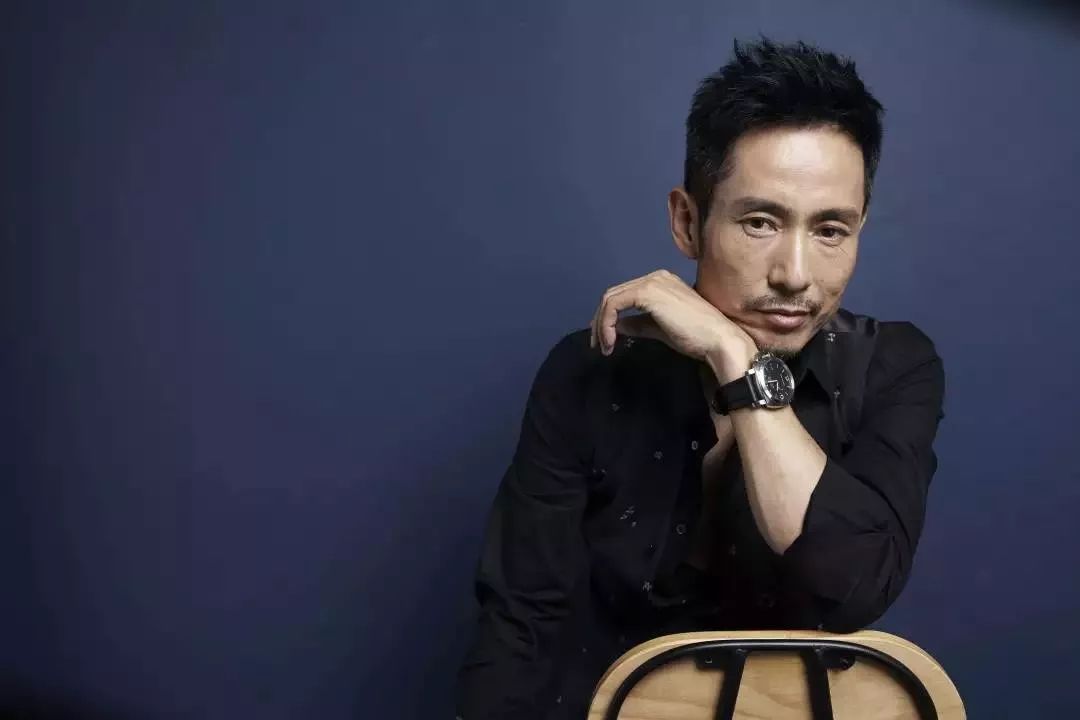 炼过钢水、睡过马路，有人说他才是史上最无奈影帝