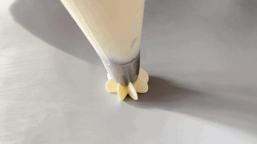 教人如何裱花视频讲解教程,蛋糕裱花必须知道的几种表现手法