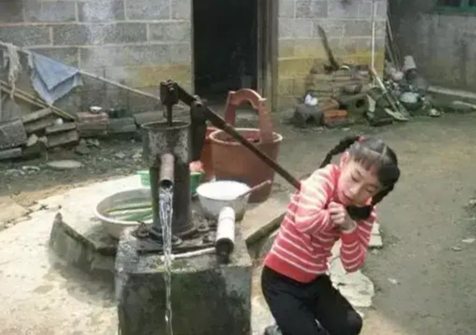 自来水管冻了最好的解决办法,水管外露冻着怎么办