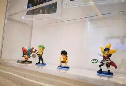 排队一小时终于吃上了火锅,我只喝王俊凯给我灌的奶茶