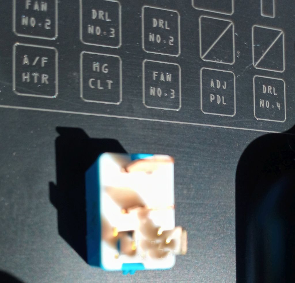 轿车散热风扇不转导致开锅,汽车散热器开锅怎么解决