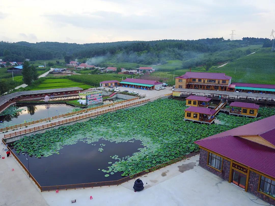 真香预警!300亩花海盛放,烤全羊十里飘香!