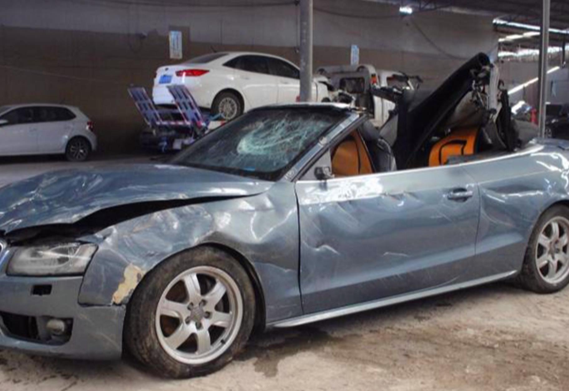 小伙花8万给妻子买辆敞篷奥迪A5,当妻子看见车后却建议了离婚