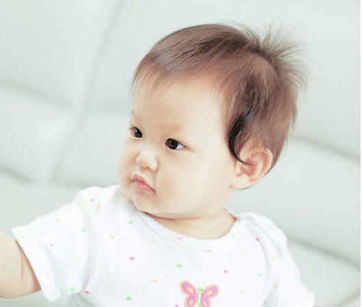 新生宝宝头痂怎么清理,婴儿头痂是每个宝宝都有吗