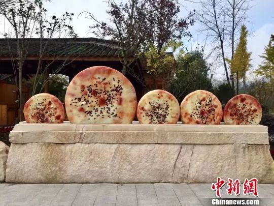 大叔年薪365万,男子做烧饼年薪35万