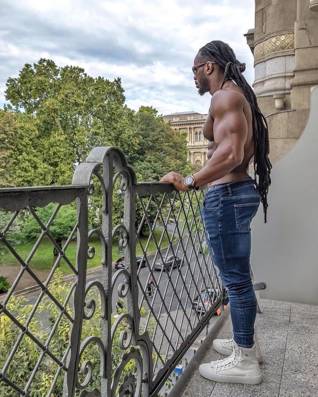 增肌腹肌训练方法哑铃,锻炼增加腹肌的操怎么做