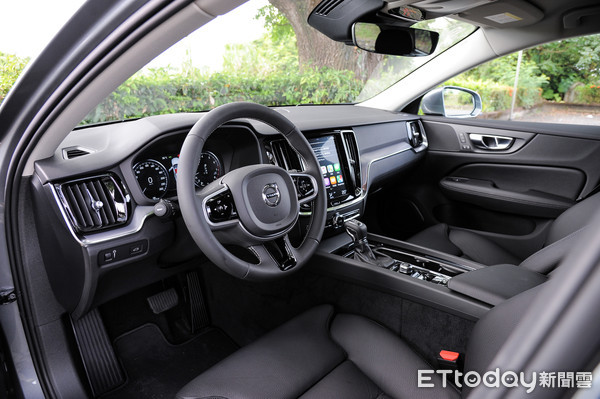 沃尔沃旅行车试驾v60,沃尔沃v60旅行车试驾