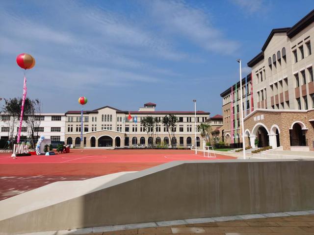 大连外国语学校开学典礼,大连文谷双语学校升旗仪式