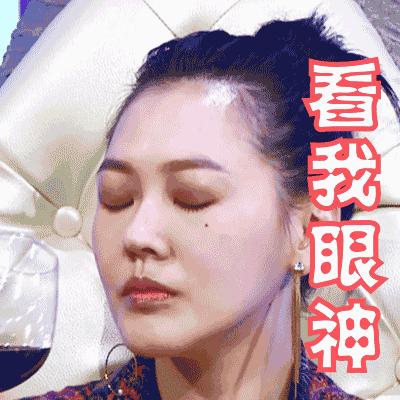 戚薇老态尽显,戚薇和关晓彤站在一起