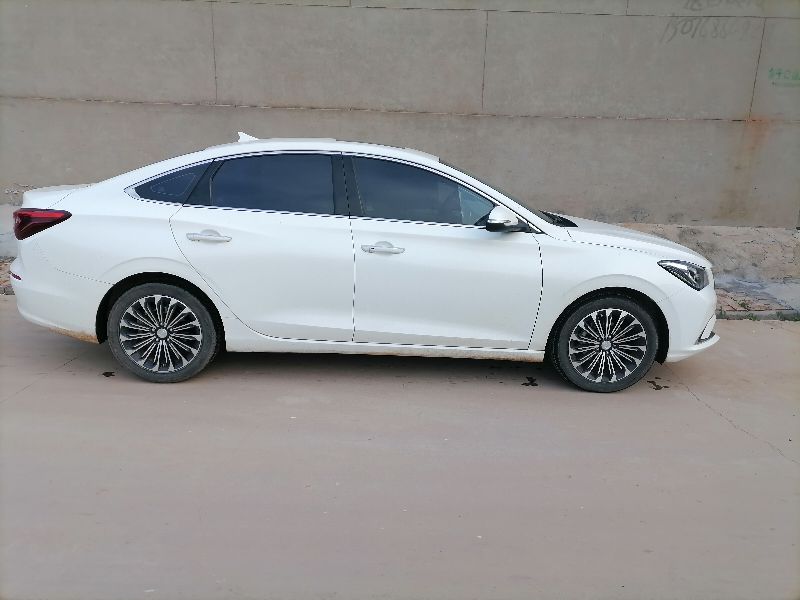 小逸后挡风玻璃贴,小逸前挡风玻璃膜