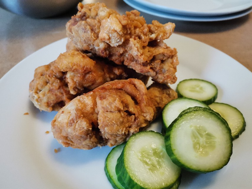 炸鸡腿怎么弄才能外焦里嫩,炸鸡腿如何避免里面没熟