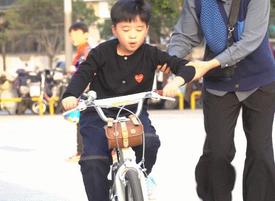 什么礼物让孩子一直挂念你?Babyrun萌骑奇儿童自行车测评