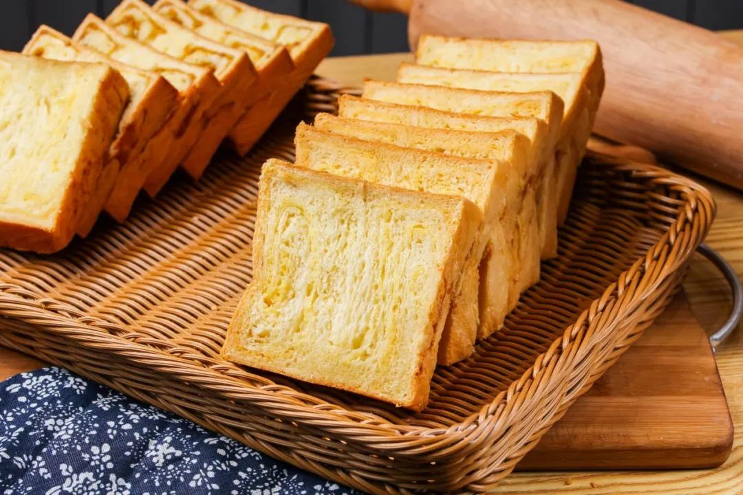 靠一块面包成为老板,凭借面包一步步发财