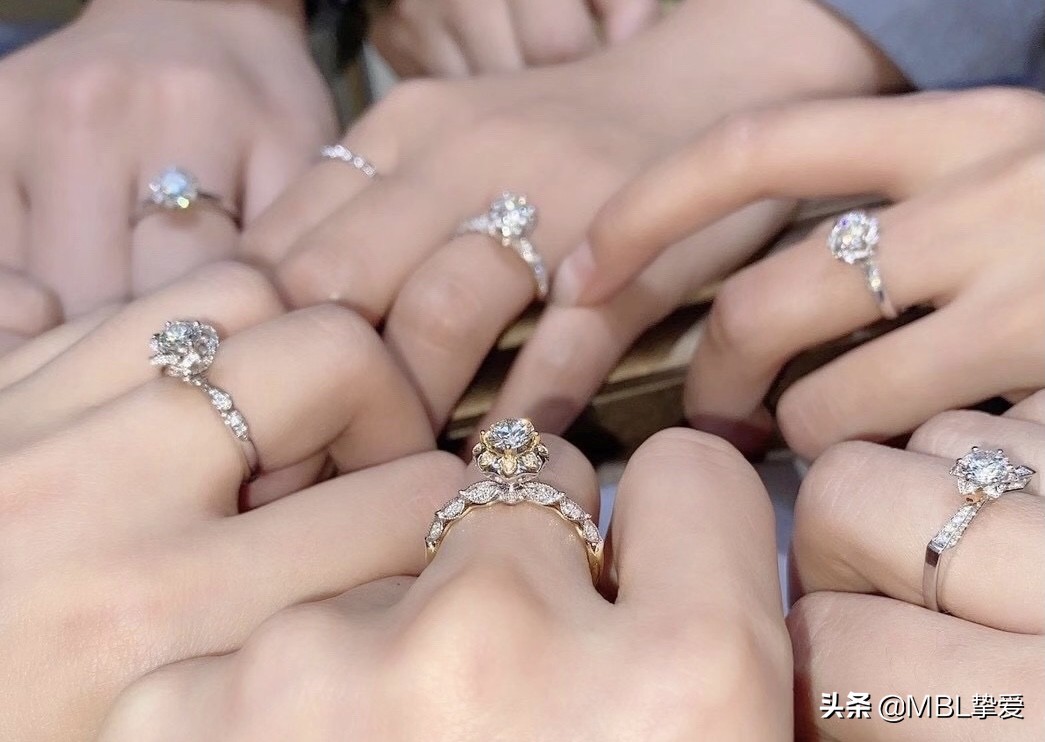 “一见即一生,再见即永恒。”---莫桑钻