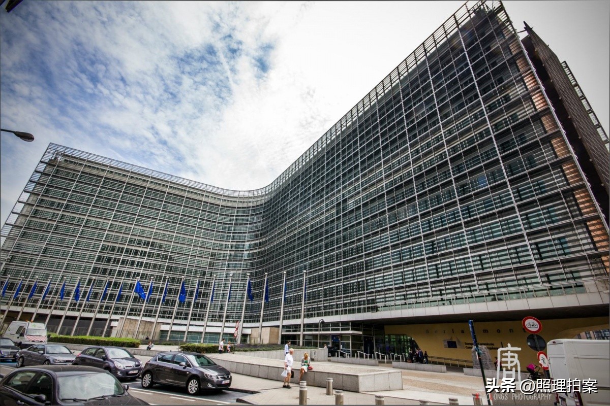 德国企业为何要送英国女王卫生纸,是怕她没钱买,还是为了蹭流量