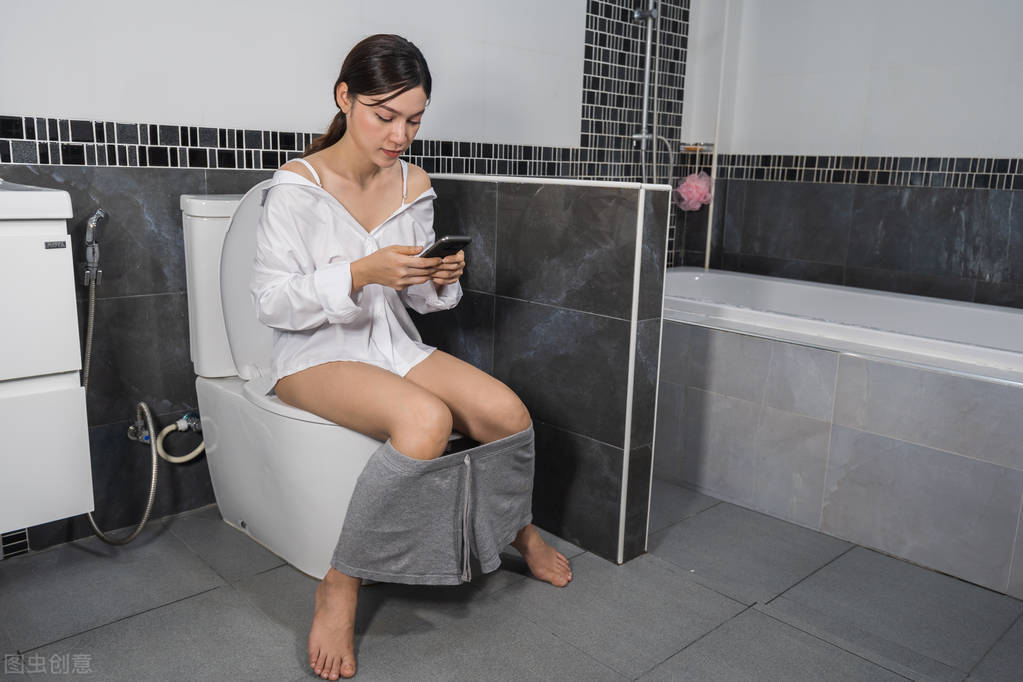 想买智能马桶又担心用不习惯,智能马桶为什么要买无水箱的